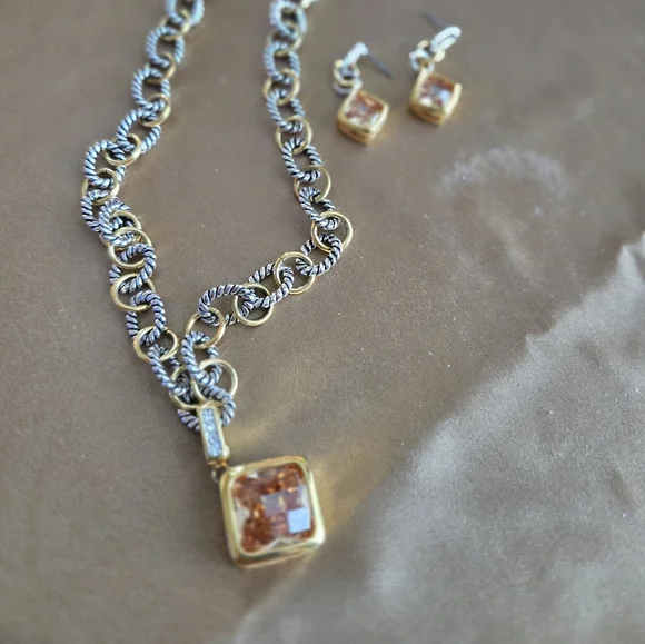 Premier Designs Gold and Silver Classic Necklace - Picture 4 of 4